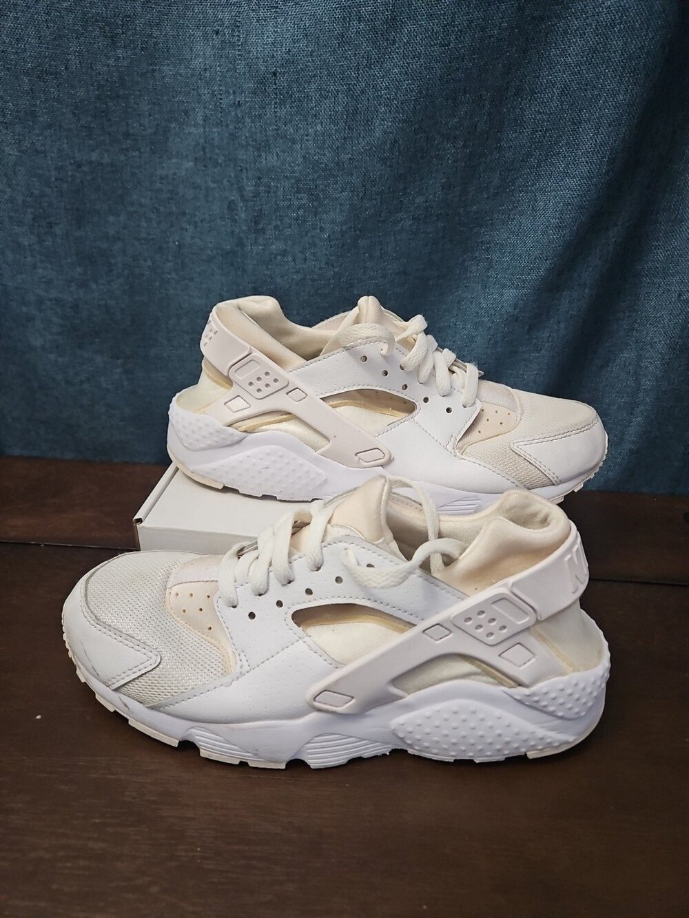 Nike Air Huarache Triple White GS 654275-110 Size 6.5Y | Women's 8 | Retro - Picture 10 of 16